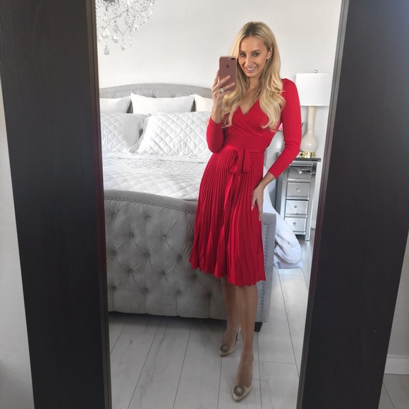 LAST ONE!!! Elegant Pleated Midi Red Dress - Picture 7 of 8